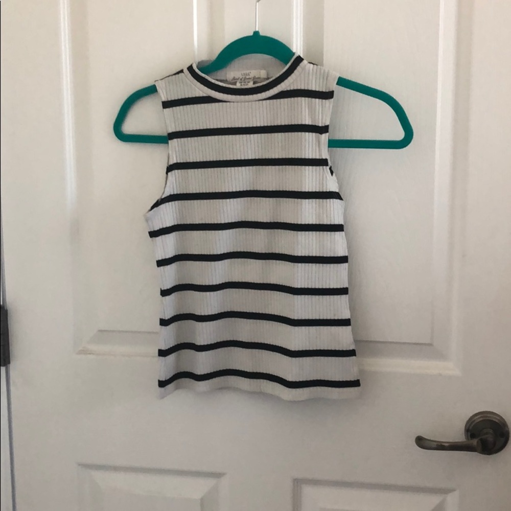 Short sleeve turtle neck for kids.